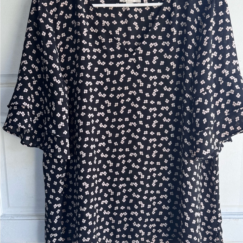 LOFT Black V-Neck Tunic with White Floral Print L